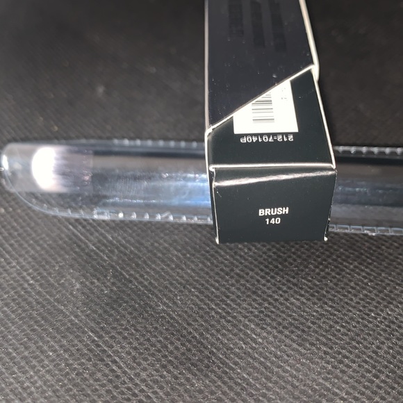 COPY - IL Makiage Concealer Blending Brush - Picture 3 of 3